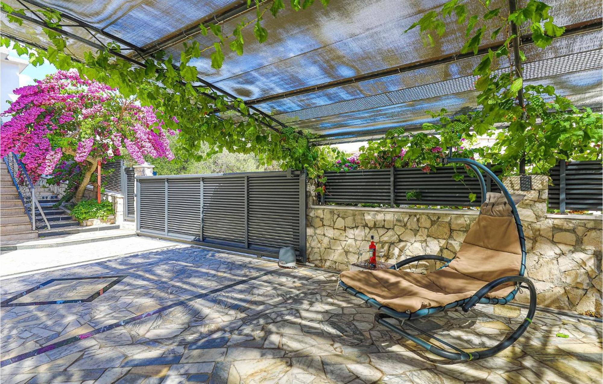 Donji Okrug  5 Bedroom Cozy Home In Okrug Donji מראה חיצוני תמונה
